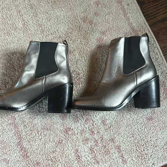 Design Lab Koallan Lord And Taylor Metallic Silver Gray Glam Ankle Bootie - Picture 3 of 4